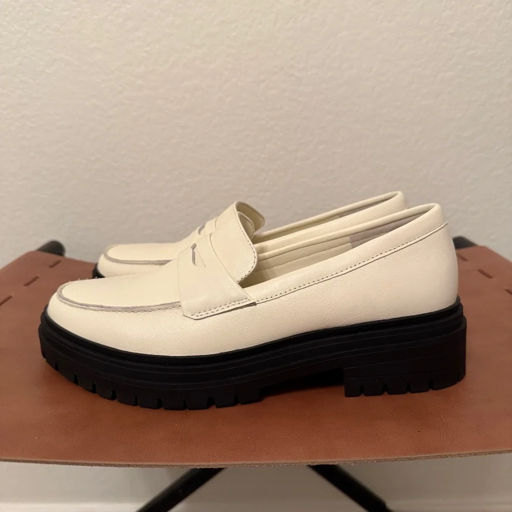 Quince| EUC Women’s Size 7 Cream Loafers with Black Soles - Picture 8 of 14